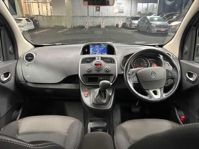 ルノー カングー プラティーク 宮城県 2018(平30)年 5.5万km グレー ルーフレール/社外ナビ/FM/AM/BT/i Pod/USB/AUX/DVD/CD/フルセグTV/バックカメラ/両側スライドドア/追従型クルーズコントロール/コーナーセンサー/MTモード搭載/横滑り防止装置/衝突被害軽減システム/夏タイヤ15インチ/冬タイヤ15インチ/ヘッドランプレベライザー/LEDライト/純正フロアマット/電動格納ミラー/前後ドライブレコーダー/ETC/保証書・記録簿・取扱説明書