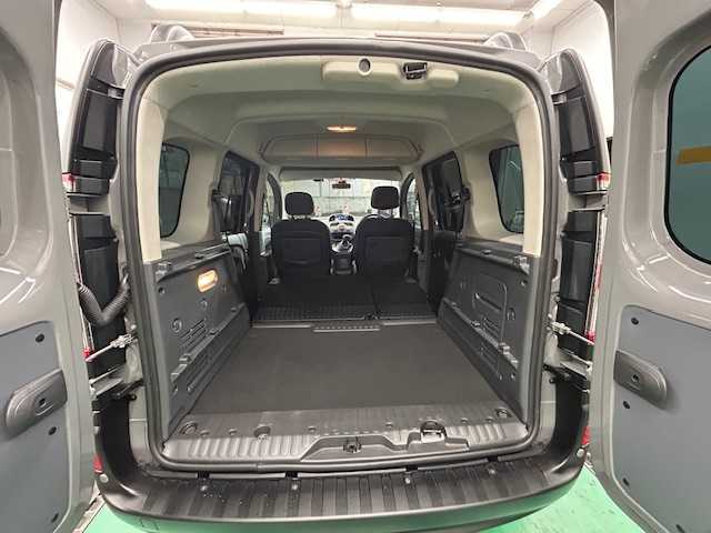 ルノー カングー プラティーク 宮城県 2018(平30)年 5.5万km グレー ルーフレール/社外ナビ/FM/AM/BT/i Pod/USB/AUX/DVD/CD/フルセグTV/バックカメラ/両側スライドドア/追従型クルーズコントロール/コーナーセンサー/MTモード搭載/横滑り防止装置/衝突被害軽減システム/夏タイヤ15インチ/冬タイヤ15インチ/ヘッドランプレベライザー/LEDライト/純正フロアマット/電動格納ミラー/前後ドライブレコーダー/ETC/保証書・記録簿・取扱説明書