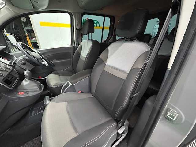 ルノー カングー プラティーク 宮城県 2018(平30)年 5.5万km グレー ルーフレール/社外ナビ/FM/AM/BT/i Pod/USB/AUX/DVD/CD/フルセグTV/バックカメラ/両側スライドドア/追従型クルーズコントロール/コーナーセンサー/MTモード搭載/横滑り防止装置/衝突被害軽減システム/夏タイヤ15インチ/冬タイヤ15インチ/ヘッドランプレベライザー/LEDライト/純正フロアマット/電動格納ミラー/前後ドライブレコーダー/ETC/保証書・記録簿・取扱説明書