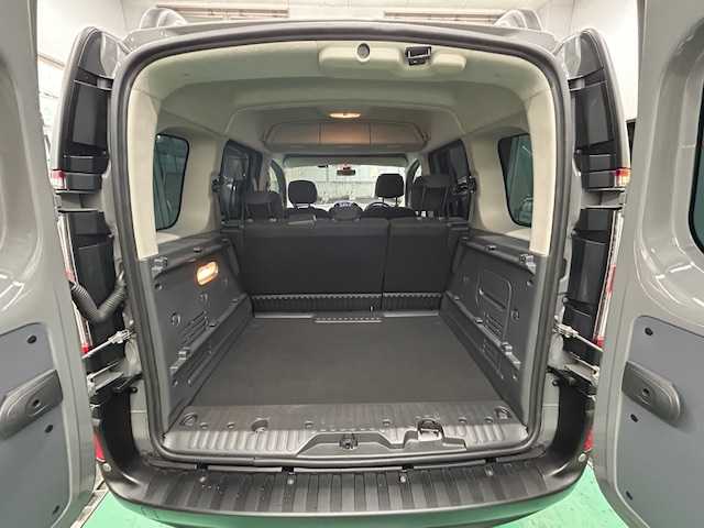 ルノー カングー プラティーク 宮城県 2018(平30)年 5.5万km グレー ルーフレール/社外ナビ/FM/AM/BT/i Pod/USB/AUX/DVD/CD/フルセグTV/バックカメラ/両側スライドドア/追従型クルーズコントロール/コーナーセンサー/MTモード搭載/横滑り防止装置/衝突被害軽減システム/夏タイヤ15インチ/冬タイヤ15インチ/ヘッドランプレベライザー/LEDライト/純正フロアマット/電動格納ミラー/前後ドライブレコーダー/ETC/保証書・記録簿・取扱説明書