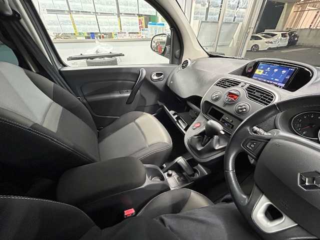 ルノー カングー プラティーク 宮城県 2018(平30)年 5.5万km グレー ルーフレール/社外ナビ/FM/AM/BT/i Pod/USB/AUX/DVD/CD/フルセグTV/バックカメラ/両側スライドドア/追従型クルーズコントロール/コーナーセンサー/MTモード搭載/横滑り防止装置/衝突被害軽減システム/夏タイヤ15インチ/冬タイヤ15インチ/ヘッドランプレベライザー/LEDライト/純正フロアマット/電動格納ミラー/前後ドライブレコーダー/ETC/保証書・記録簿・取扱説明書