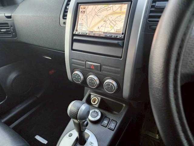 日産 エクストレイル 20X 岩手県 2011(平23)年 7.9万km ダイヤモンドブラック 全席シートヒーター　/社外ナビ　/Ｂｌｕｅｔｏｏｔｈ／ＣＤ／ＤＶＤ　/ダウンヒルアシストコントロール　/ＥＴＣ　/４ＷＤ　/ルーフレール　/ルーフキャリア　/フロントグリル＆エンブレムマッドブラック塗装