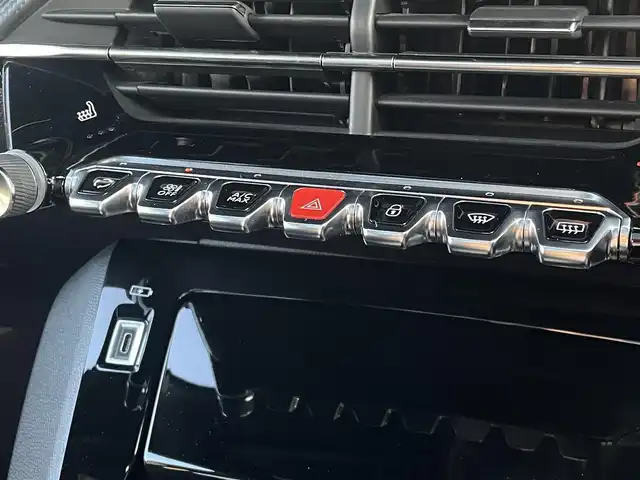 プジョー プジョー ２０８ GT 東京都 2022(令4)年 2.9万km パール パノラマルーフ/純正ＤＡ/Ｂカメラ/ＡｐｌｌｅＣａｒＰｌａｙ/レーダークルーズ/ハーフレザーシート/シートヒーター/前後ドラレコ/ＥＴＣ