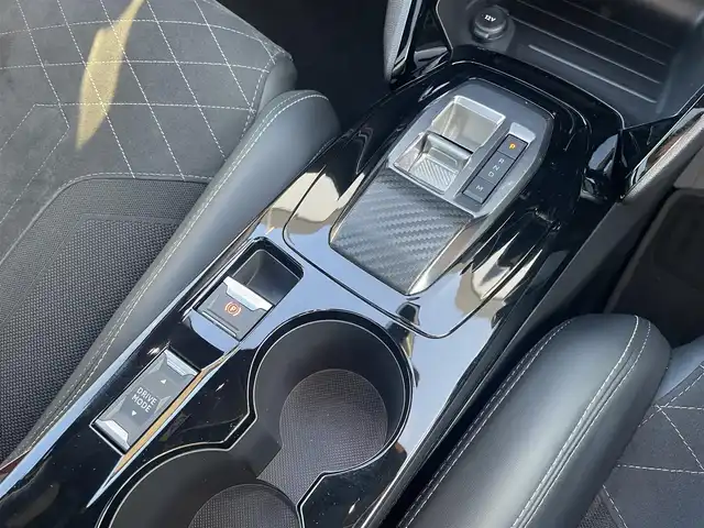 プジョー プジョー ２０８ GT 東京都 2022(令4)年 2.9万km パール パノラマルーフ/純正ＤＡ/Ｂカメラ/ＡｐｌｌｅＣａｒＰｌａｙ/レーダークルーズ/ハーフレザーシート/シートヒーター/前後ドラレコ/ＥＴＣ