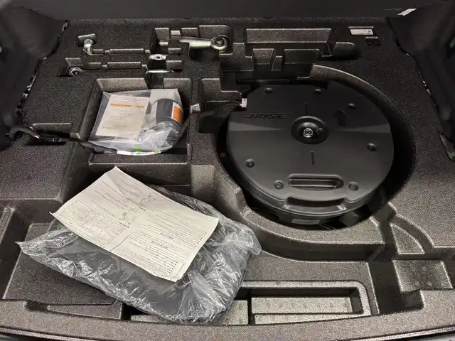 マツダ ＣＸ－６０ ＰＨＥＶ エクスクルーシブスポーツ 三重県 2023(令5)年 0.5万km プラチナクォーツメタリック ガソリン・プラグインハイブリッド/フルタイム4WD/MTモード付フロア8AT/12.3型ナビ/（AM/FM/USB/HDMI/CarPlay/AndroidAuto/Bluetooth/TV）/360ビュー・モニター/BOSEサウンドシステム（12スピーカー）/i-ACTIVSENSE/・スマートブレーキサポート/・レーダークルーズコントロール/・クルージング&トラフィックサポート/・ドライバーモニタリング/・レーンキープアシストシステム/・ブラインドスポットモニタリング/・リヤクロストラフィックアラート/・パーキングセンサー（前後）/など/装備/・ドライバー・パーソナライゼーション・システムパッケージ/（自動ドライビングポジションガイド＋エントリーアシスト）/・ハンズフリーパワーリフトゲート/・黒革シート/・シートヒーター（D/N/2nd）/・シートベンチレーション（D/N）/・パワーシート（Dメモリー付10way/N10way）/・ステアリングヒーター/・HUD/・AC100Vコンセント（100Wx1、荷室内1500Wx1）&USB充電ジャック&ワイヤレス充電/・ダウンヒルアシストコントロール/・保/取/充電ケーブル/・スマートキーx2/・純正20inAW/など