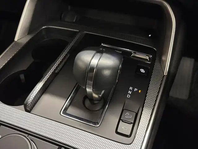 マツダ ＣＸ－６０ ＰＨＥＶ エクスクルーシブスポーツ 三重県 2023(令5)年 0.5万km プラチナクォーツメタリック ガソリン・プラグインハイブリッド/フルタイム4WD/MTモード付フロア8AT/12.3型ナビ/（AM/FM/USB/HDMI/CarPlay/AndroidAuto/Bluetooth/TV）/360ビュー・モニター/BOSEサウンドシステム（12スピーカー）/i-ACTIVSENSE/・スマートブレーキサポート/・レーダークルーズコントロール/・クルージング&トラフィックサポート/・ドライバーモニタリング/・レーンキープアシストシステム/・ブラインドスポットモニタリング/・リヤクロストラフィックアラート/・パーキングセンサー（前後）/など/装備/・ドライバー・パーソナライゼーション・システムパッケージ/（自動ドライビングポジションガイド＋エントリーアシスト）/・ハンズフリーパワーリフトゲート/・黒革シート/・シートヒーター（D/N/2nd）/・シートベンチレーション（D/N）/・パワーシート（Dメモリー付10way/N10way）/・ステアリングヒーター/・HUD/・AC100Vコンセント（100Wx1、荷室内1500Wx1）&USB充電ジャック&ワイヤレス充電/・ダウンヒルアシストコントロール/・保/取/充電ケーブル/・スマートキーx2/・純正20inAW/など