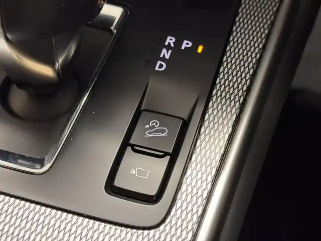 マツダ ＣＸ－６０ ＰＨＥＶ エクスクルーシブスポーツ 三重県 2023(令5)年 0.5万km プラチナクォーツメタリック ガソリン・プラグインハイブリッド/フルタイム4WD/MTモード付フロア8AT/12.3型ナビ/（AM/FM/USB/HDMI/CarPlay/AndroidAuto/Bluetooth/TV）/360ビュー・モニター/BOSEサウンドシステム（12スピーカー）/i-ACTIVSENSE/・スマートブレーキサポート/・レーダークルーズコントロール/・クルージング&トラフィックサポート/・ドライバーモニタリング/・レーンキープアシストシステム/・ブラインドスポットモニタリング/・リヤクロストラフィックアラート/・パーキングセンサー（前後）/など/装備/・ドライバー・パーソナライゼーション・システムパッケージ/（自動ドライビングポジションガイド＋エントリーアシスト）/・ハンズフリーパワーリフトゲート/・黒革シート/・シートヒーター（D/N/2nd）/・シートベンチレーション（D/N）/・パワーシート（Dメモリー付10way/N10way）/・ステアリングヒーター/・HUD/・AC100Vコンセント（100Wx1、荷室内1500Wx1）&USB充電ジャック&ワイヤレス充電/・ダウンヒルアシストコントロール/・保/取/充電ケーブル/・スマートキーx2/・純正20inAW/など