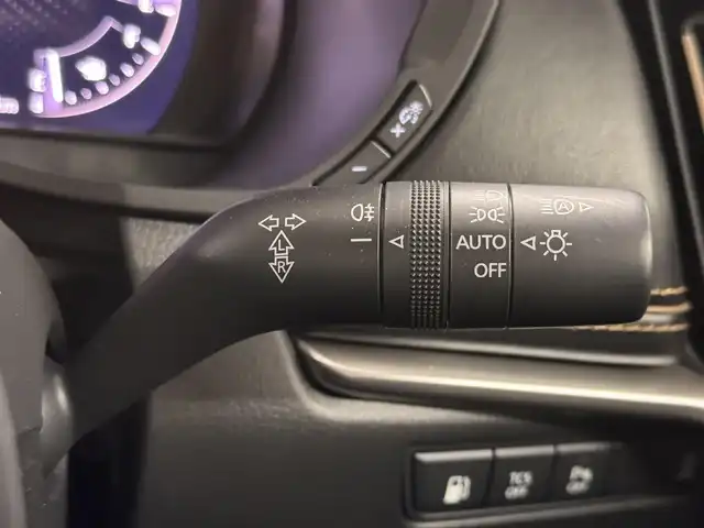 マツダ ＣＸ－６０ ＰＨＥＶ エクスクルーシブスポーツ 三重県 2023(令5)年 0.5万km プラチナクォーツメタリック ガソリン・プラグインハイブリッド/フルタイム4WD/MTモード付フロア8AT/12.3型ナビ/（AM/FM/USB/HDMI/CarPlay/AndroidAuto/Bluetooth/TV）/360ビュー・モニター/BOSEサウンドシステム（12スピーカー）/i-ACTIVSENSE/・スマートブレーキサポート/・レーダークルーズコントロール/・クルージング&トラフィックサポート/・ドライバーモニタリング/・レーンキープアシストシステム/・ブラインドスポットモニタリング/・リヤクロストラフィックアラート/・パーキングセンサー（前後）/など/装備/・ドライバー・パーソナライゼーション・システムパッケージ/（自動ドライビングポジションガイド＋エントリーアシスト）/・ハンズフリーパワーリフトゲート/・黒革シート/・シートヒーター（D/N/2nd）/・シートベンチレーション（D/N）/・パワーシート（Dメモリー付10way/N10way）/・ステアリングヒーター/・HUD/・AC100Vコンセント（100Wx1、荷室内1500Wx1）&USB充電ジャック&ワイヤレス充電/・ダウンヒルアシストコントロール/・保/取/充電ケーブル/・スマートキーx2/・純正20inAW/など