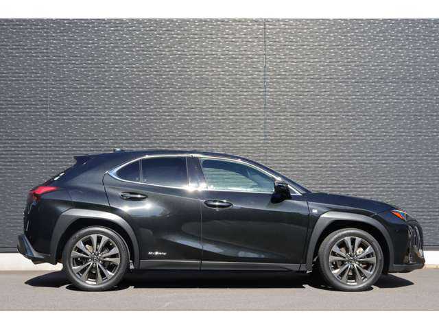 レクサス ＵＸ 250h Fスポーツ 大分県 2019(平31)年 5万km 黒 Lexus Safety System＋/サンルーフ/純正ナビ/地デジ/Bluetooth/360°カメラ/黒革/シートヒーター/エアシート/パワーシート/ステアリングヒーター/純正18インチAW/純正フロアマット/ETC/社外ドライブレコーダー前後