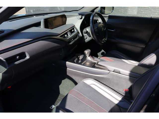 レクサス ＵＸ 250h Fスポーツ 大分県 2019(平31)年 5万km 黒 Lexus Safety System＋/サンルーフ/純正ナビ/地デジ/Bluetooth/360°カメラ/黒革/シートヒーター/エアシート/パワーシート/ステアリングヒーター/純正18インチAW/純正フロアマット/ETC/社外ドライブレコーダー前後