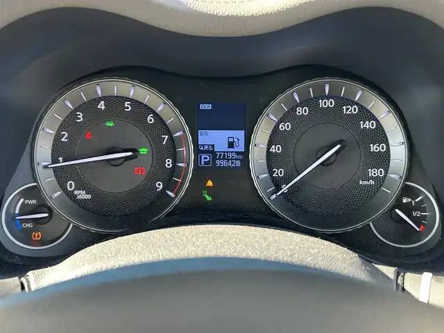 日産 シーマ ハイブリッド VIP G 茨城県 2017(平29)年 7.8万km クリスタルホワイトパール 純正ナビ/（AM/FM/CD/DVD/AUX/Bluetooth）/フルセグ/サンルーフ/BOSEサウンド/後席プライベートシアターシステム/純正アカンサスエンブレム/純正リアスポイラー/エアロパーツ（フロント・サイド）/純正リモコンエンジンスターター/全方位カメラ/電動リアシェード/全席本革パワーシート/シートヒーター（全席）/エアシート（前席）/オットマン（N席）/前方ドライブレコーダー/ビルトインETC/追従型クルーズコントロール/ブラインドスポットモニター/社外サス/純正アルミホイール/純正フロアマット
