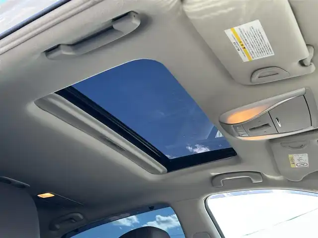 日産 シーマ ハイブリッド VIP G 茨城県 2017(平29)年 7.8万km クリスタルホワイトパール 純正ナビ/（AM/FM/CD/DVD/AUX/Bluetooth）/フルセグ/サンルーフ/BOSEサウンド/後席プライベートシアターシステム/純正アカンサスエンブレム/純正リアスポイラー/エアロパーツ（フロント・サイド）/純正リモコンエンジンスターター/全方位カメラ/電動リアシェード/全席本革パワーシート/シートヒーター（全席）/エアシート（前席）/オットマン（N席）/前方ドライブレコーダー/ビルトインETC/追従型クルーズコントロール/ブラインドスポットモニター/社外サス/純正アルミホイール/純正フロアマット