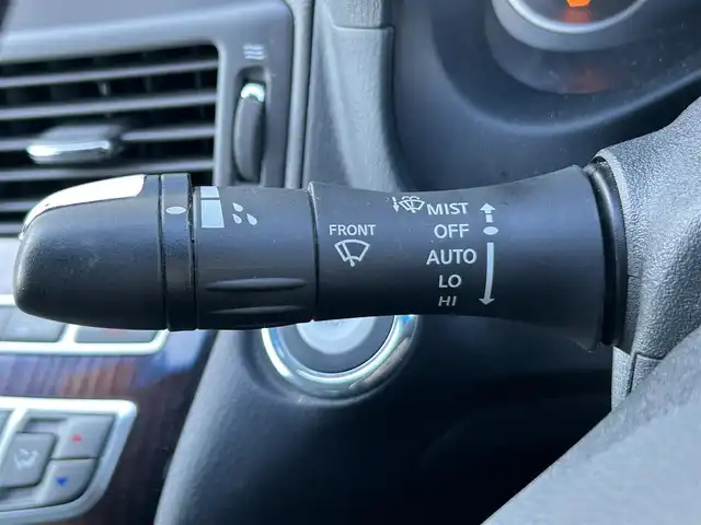 日産 シーマ ハイブリッド VIP G 茨城県 2017(平29)年 7.8万km クリスタルホワイトパール 純正ナビ/（AM/FM/CD/DVD/AUX/Bluetooth）/フルセグ/サンルーフ/BOSEサウンド/後席プライベートシアターシステム/純正アカンサスエンブレム/純正リアスポイラー/エアロパーツ（フロント・サイド）/純正リモコンエンジンスターター/全方位カメラ/電動リアシェード/全席本革パワーシート/シートヒーター（全席）/エアシート（前席）/オットマン（N席）/前方ドライブレコーダー/ビルトインETC/追従型クルーズコントロール/ブラインドスポットモニター/社外サス/純正アルミホイール/純正フロアマット