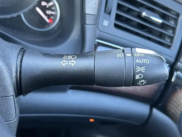 日産 シーマ ハイブリッド VIP G 茨城県 2017(平29)年 7.8万km クリスタルホワイトパール 純正ナビ/（AM/FM/CD/DVD/AUX/Bluetooth）/フルセグ/サンルーフ/BOSEサウンド/後席プライベートシアターシステム/純正アカンサスエンブレム/純正リアスポイラー/エアロパーツ（フロント・サイド）/純正リモコンエンジンスターター/全方位カメラ/電動リアシェード/全席本革パワーシート/シートヒーター（全席）/エアシート（前席）/オットマン（N席）/前方ドライブレコーダー/ビルトインETC/追従型クルーズコントロール/ブラインドスポットモニター/社外サス/純正アルミホイール/純正フロアマット