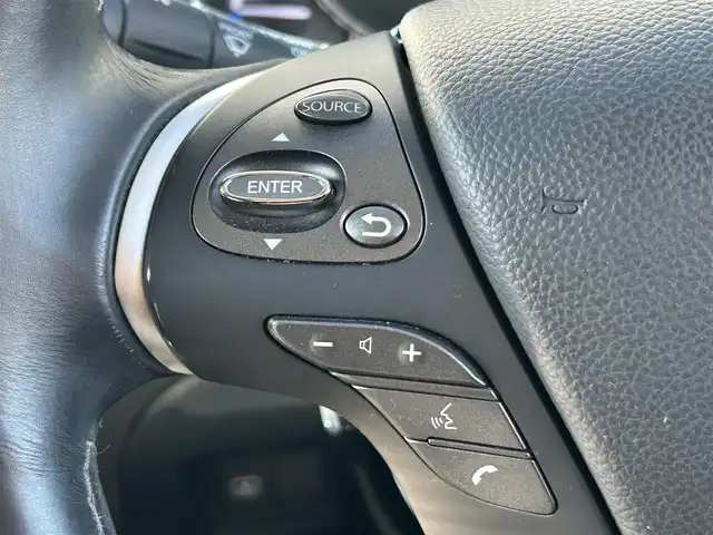 日産 シーマ ハイブリッド VIP G 茨城県 2017(平29)年 7.8万km クリスタルホワイトパール 純正ナビ/（AM/FM/CD/DVD/AUX/Bluetooth）/フルセグ/サンルーフ/BOSEサウンド/後席プライベートシアターシステム/純正アカンサスエンブレム/純正リアスポイラー/エアロパーツ（フロント・サイド）/純正リモコンエンジンスターター/全方位カメラ/電動リアシェード/全席本革パワーシート/シートヒーター（全席）/エアシート（前席）/オットマン（N席）/前方ドライブレコーダー/ビルトインETC/追従型クルーズコントロール/ブラインドスポットモニター/社外サス/純正アルミホイール/純正フロアマット