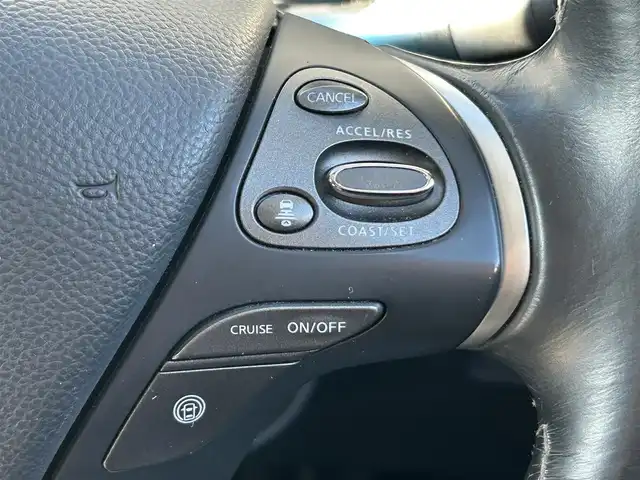 日産 シーマ ハイブリッド VIP G 茨城県 2017(平29)年 7.8万km クリスタルホワイトパール 純正ナビ/（AM/FM/CD/DVD/AUX/Bluetooth）/フルセグ/サンルーフ/BOSEサウンド/後席プライベートシアターシステム/純正アカンサスエンブレム/純正リアスポイラー/エアロパーツ（フロント・サイド）/純正リモコンエンジンスターター/全方位カメラ/電動リアシェード/全席本革パワーシート/シートヒーター（全席）/エアシート（前席）/オットマン（N席）/前方ドライブレコーダー/ビルトインETC/追従型クルーズコントロール/ブラインドスポットモニター/社外サス/純正アルミホイール/純正フロアマット