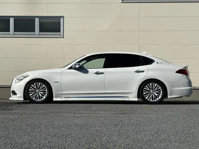 日産 シーマ ハイブリッド VIP G 茨城県 2017(平29)年 7.8万km クリスタルホワイトパール 純正ナビ/（AM/FM/CD/DVD/AUX/Bluetooth）/フルセグ/サンルーフ/BOSEサウンド/後席プライベートシアターシステム/純正アカンサスエンブレム/純正リアスポイラー/エアロパーツ（フロント・サイド）/純正リモコンエンジンスターター/全方位カメラ/電動リアシェード/全席本革パワーシート/シートヒーター（全席）/エアシート（前席）/オットマン（N席）/前方ドライブレコーダー/ビルトインETC/追従型クルーズコントロール/ブラインドスポットモニター/社外サス/純正アルミホイール/純正フロアマット