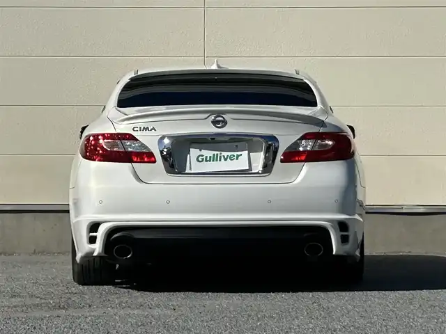 日産 シーマ ハイブリッド VIP G 茨城県 2017(平29)年 7.8万km クリスタルホワイトパール 純正ナビ/（AM/FM/CD/DVD/AUX/Bluetooth）/フルセグ/サンルーフ/BOSEサウンド/後席プライベートシアターシステム/純正アカンサスエンブレム/純正リアスポイラー/エアロパーツ（フロント・サイド）/純正リモコンエンジンスターター/全方位カメラ/電動リアシェード/全席本革パワーシート/シートヒーター（全席）/エアシート（前席）/オットマン（N席）/前方ドライブレコーダー/ビルトインETC/追従型クルーズコントロール/ブラインドスポットモニター/社外サス/純正アルミホイール/純正フロアマット