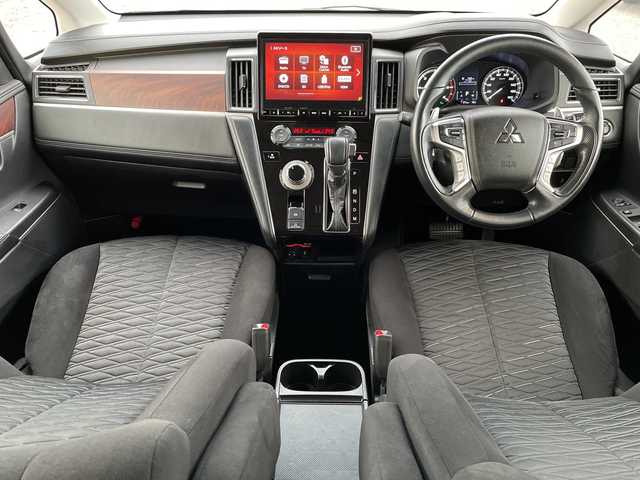 三菱 デリカＤ：５ P 新潟県 2019(平31)年 4.7万km ウォームホワイトパール 4WD/純正10.1インチSDナビ/CD/DVD/BT/フルセグテレビ/SDミュージックサーバー/全方位カメラ/ETC/ドライブレコーダー/衝突被害軽減ブレーキ/レーンキープアシスト/レーダークルーズコントロール/両側パワースライドドア/運転席パワーシート/シートヒーター/パドルシフト/ステアリングスイッチ/パワーバックドア/スマートキー/プッシュスタート/LEDヘッドライト/オートライト/フォグランプ/純正18インチアルミホイール