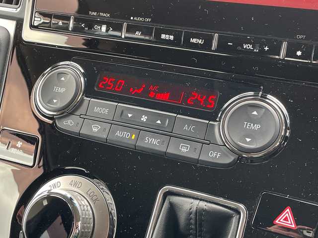 三菱 デリカＤ：５ P 新潟県 2019(平31)年 4.7万km ウォームホワイトパール 4WD/純正10.1インチSDナビ/CD/DVD/BT/フルセグテレビ/SDミュージックサーバー/全方位カメラ/ETC/ドライブレコーダー/衝突被害軽減ブレーキ/レーンキープアシスト/レーダークルーズコントロール/両側パワースライドドア/運転席パワーシート/シートヒーター/パドルシフト/ステアリングスイッチ/パワーバックドア/スマートキー/プッシュスタート/LEDヘッドライト/オートライト/フォグランプ/純正18インチアルミホイール