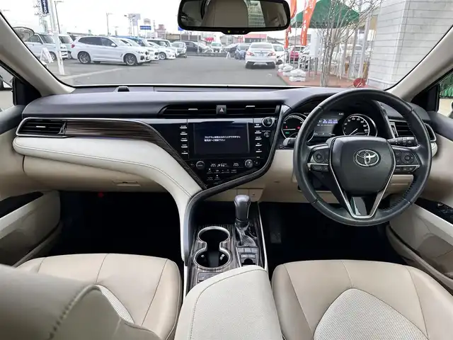 トヨタ カムリ G レザーパッケージ 宮城県 2019(令1)年 6.2万km プラチナホワイトパールマイカ ブラインドスポットモニター/リアクロストラフィックオートブレーキ/＝＝＝/セーフティセンス/・プリクラッシュセーフティ/・レーンディパーチャーアラート/・オートマチックハイビーム/・レーダークルーズコントロール/インテリジェントクリアランスソナー/TコネクトSDナビゲーション/・8インチワイドディスプレイ/・地デジTV/・CD/DVD/・Blu-ray/・Bluetooth/・USB/AUX端子/・バックカメラ/ビルトインETC2.0/カラーヘッドアップディスプレイ/本革シート/パワーシート/シートヒーター/革巻きステアリング/電動パーキングブレーキ/ブレーキホールド/LEDヘッドランプ/フォグランプ/オートライト/スマートキー＆プッシュスタート/電動格納ミラー/純正18インチAW/純正フロアマット/純正ドアバイザー/W/サイド/カーテンエアバッグ