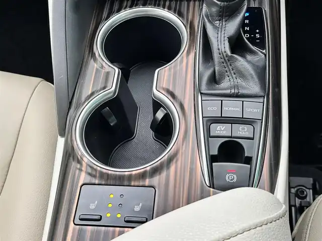 トヨタ カムリ G レザーパッケージ 宮城県 2019(令1)年 6.2万km プラチナホワイトパールマイカ ブラインドスポットモニター/リアクロストラフィックオートブレーキ/＝＝＝/セーフティセンス/・プリクラッシュセーフティ/・レーンディパーチャーアラート/・オートマチックハイビーム/・レーダークルーズコントロール/インテリジェントクリアランスソナー/TコネクトSDナビゲーション/・8インチワイドディスプレイ/・地デジTV/・CD/DVD/・Blu-ray/・Bluetooth/・USB/AUX端子/・バックカメラ/ビルトインETC2.0/カラーヘッドアップディスプレイ/本革シート/パワーシート/シートヒーター/革巻きステアリング/電動パーキングブレーキ/ブレーキホールド/LEDヘッドランプ/フォグランプ/オートライト/スマートキー＆プッシュスタート/電動格納ミラー/純正18インチAW/純正フロアマット/純正ドアバイザー/W/サイド/カーテンエアバッグ