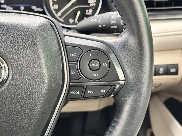 トヨタ カムリ G レザーパッケージ 宮城県 2019(令1)年 6.2万km プラチナホワイトパールマイカ ブラインドスポットモニター/リアクロストラフィックオートブレーキ/＝＝＝/セーフティセンス/・プリクラッシュセーフティ/・レーンディパーチャーアラート/・オートマチックハイビーム/・レーダークルーズコントロール/インテリジェントクリアランスソナー/TコネクトSDナビゲーション/・8インチワイドディスプレイ/・地デジTV/・CD/DVD/・Blu-ray/・Bluetooth/・USB/AUX端子/・バックカメラ/ビルトインETC2.0/カラーヘッドアップディスプレイ/本革シート/パワーシート/シートヒーター/革巻きステアリング/電動パーキングブレーキ/ブレーキホールド/LEDヘッドランプ/フォグランプ/オートライト/スマートキー＆プッシュスタート/電動格納ミラー/純正18インチAW/純正フロアマット/純正ドアバイザー/W/サイド/カーテンエアバッグ