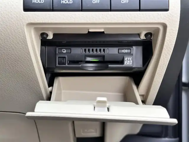 トヨタ カムリ G レザーパッケージ 宮城県 2019(令1)年 6.2万km プラチナホワイトパールマイカ ブラインドスポットモニター/リアクロストラフィックオートブレーキ/＝＝＝/セーフティセンス/・プリクラッシュセーフティ/・レーンディパーチャーアラート/・オートマチックハイビーム/・レーダークルーズコントロール/インテリジェントクリアランスソナー/TコネクトSDナビゲーション/・8インチワイドディスプレイ/・地デジTV/・CD/DVD/・Blu-ray/・Bluetooth/・USB/AUX端子/・バックカメラ/ビルトインETC2.0/カラーヘッドアップディスプレイ/本革シート/パワーシート/シートヒーター/革巻きステアリング/電動パーキングブレーキ/ブレーキホールド/LEDヘッドランプ/フォグランプ/オートライト/スマートキー＆プッシュスタート/電動格納ミラー/純正18インチAW/純正フロアマット/純正ドアバイザー/W/サイド/カーテンエアバッグ