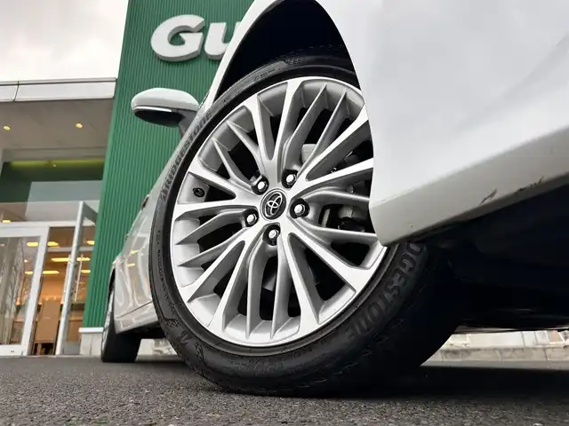 トヨタ カムリ G レザーパッケージ 宮城県 2019(令1)年 6.2万km プラチナホワイトパールマイカ ブラインドスポットモニター/リアクロストラフィックオートブレーキ/＝＝＝/セーフティセンス/・プリクラッシュセーフティ/・レーンディパーチャーアラート/・オートマチックハイビーム/・レーダークルーズコントロール/インテリジェントクリアランスソナー/TコネクトSDナビゲーション/・8インチワイドディスプレイ/・地デジTV/・CD/DVD/・Blu-ray/・Bluetooth/・USB/AUX端子/・バックカメラ/ビルトインETC2.0/カラーヘッドアップディスプレイ/本革シート/パワーシート/シートヒーター/革巻きステアリング/電動パーキングブレーキ/ブレーキホールド/LEDヘッドランプ/フォグランプ/オートライト/スマートキー＆プッシュスタート/電動格納ミラー/純正18インチAW/純正フロアマット/純正ドアバイザー/W/サイド/カーテンエアバッグ