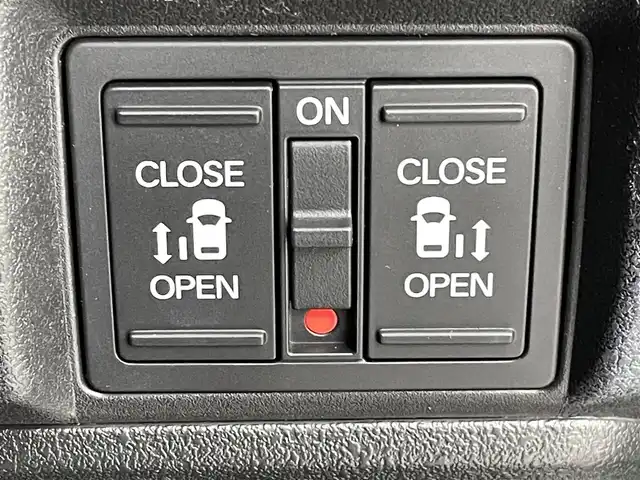 ホンダ Ｎ ＢＯＸ カスタム 熊本県 2024(令6)年 0.9万km プラチナホワイトパール ワンオーナー　/禁煙車　/純正８インチディスプレイオーディオ（ＡｐｐｌＣａｒＰｌａｙ・ＡｎｄｒｏｉｄＡｕｔｏ・ＵＳＢ）/バックカメラ　/ビルトインＥＴＣ　/レーダークルーズコントロール/両側パワースライドドア　/前後クリアランスソナー/衝突軽減ブレーキ/レーンキープアシスト/横滑り防止/アイドリングストップ/前席シートヒーター/電動格納ミラー/純正フロアマット/純正１４インチAW/オートライト/LEDヘッドライト/スマートキー/プッシュスタート