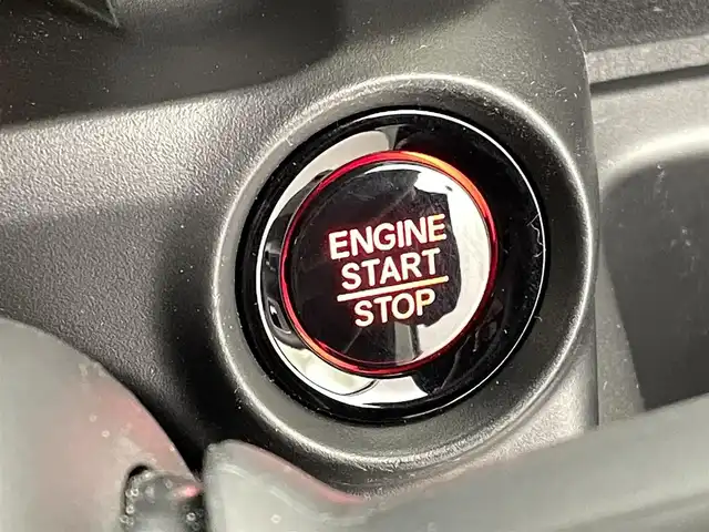 ホンダ Ｎ ＢＯＸ カスタム 熊本県 2024(令6)年 0.9万km プラチナホワイトパール ワンオーナー　/禁煙車　/純正８インチディスプレイオーディオ（ＡｐｐｌＣａｒＰｌａｙ・ＡｎｄｒｏｉｄＡｕｔｏ・ＵＳＢ）/バックカメラ　/ビルトインＥＴＣ　/レーダークルーズコントロール/両側パワースライドドア　/前後クリアランスソナー/衝突軽減ブレーキ/レーンキープアシスト/横滑り防止/アイドリングストップ/前席シートヒーター/電動格納ミラー/純正フロアマット/純正１４インチAW/オートライト/LEDヘッドライト/スマートキー/プッシュスタート