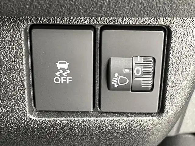 ホンダ Ｎ ＢＯＸ カスタム 熊本県 2024(令6)年 0.9万km プラチナホワイトパール ワンオーナー　/禁煙車　/純正８インチディスプレイオーディオ（ＡｐｐｌＣａｒＰｌａｙ・ＡｎｄｒｏｉｄＡｕｔｏ・ＵＳＢ）/バックカメラ　/ビルトインＥＴＣ　/レーダークルーズコントロール/両側パワースライドドア　/前後クリアランスソナー/衝突軽減ブレーキ/レーンキープアシスト/横滑り防止/アイドリングストップ/前席シートヒーター/電動格納ミラー/純正フロアマット/純正１４インチAW/オートライト/LEDヘッドライト/スマートキー/プッシュスタート