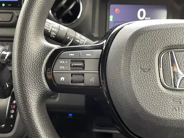 ホンダ Ｎ ＢＯＸ カスタム 熊本県 2024(令6)年 0.9万km プラチナホワイトパール ワンオーナー　/禁煙車　/純正８インチディスプレイオーディオ（ＡｐｐｌＣａｒＰｌａｙ・ＡｎｄｒｏｉｄＡｕｔｏ・ＵＳＢ）/バックカメラ　/ビルトインＥＴＣ　/レーダークルーズコントロール/両側パワースライドドア　/前後クリアランスソナー/衝突軽減ブレーキ/レーンキープアシスト/横滑り防止/アイドリングストップ/前席シートヒーター/電動格納ミラー/純正フロアマット/純正１４インチAW/オートライト/LEDヘッドライト/スマートキー/プッシュスタート