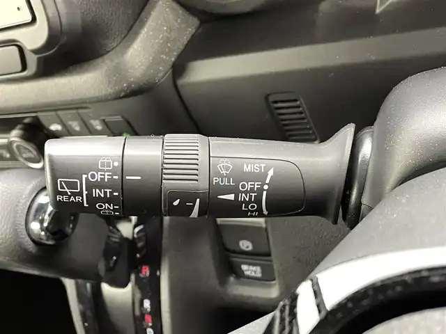 ホンダ Ｎ ＢＯＸ カスタム 熊本県 2024(令6)年 0.9万km プラチナホワイトパール ワンオーナー　/禁煙車　/純正８インチディスプレイオーディオ（ＡｐｐｌＣａｒＰｌａｙ・ＡｎｄｒｏｉｄＡｕｔｏ・ＵＳＢ）/バックカメラ　/ビルトインＥＴＣ　/レーダークルーズコントロール/両側パワースライドドア　/前後クリアランスソナー/衝突軽減ブレーキ/レーンキープアシスト/横滑り防止/アイドリングストップ/前席シートヒーター/電動格納ミラー/純正フロアマット/純正１４インチAW/オートライト/LEDヘッドライト/スマートキー/プッシュスタート