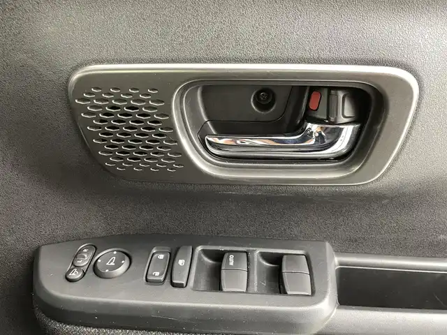 ホンダ Ｎ ＢＯＸ カスタム 熊本県 2024(令6)年 0.9万km プラチナホワイトパール ワンオーナー　/禁煙車　/純正８インチディスプレイオーディオ（ＡｐｐｌＣａｒＰｌａｙ・ＡｎｄｒｏｉｄＡｕｔｏ・ＵＳＢ）/バックカメラ　/ビルトインＥＴＣ　/レーダークルーズコントロール/両側パワースライドドア　/前後クリアランスソナー/衝突軽減ブレーキ/レーンキープアシスト/横滑り防止/アイドリングストップ/前席シートヒーター/電動格納ミラー/純正フロアマット/純正１４インチAW/オートライト/LEDヘッドライト/スマートキー/プッシュスタート