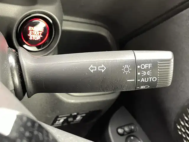 ホンダ Ｎ ＢＯＸ カスタム 熊本県 2024(令6)年 0.9万km プラチナホワイトパール ワンオーナー　/禁煙車　/純正８インチディスプレイオーディオ（ＡｐｐｌＣａｒＰｌａｙ・ＡｎｄｒｏｉｄＡｕｔｏ・ＵＳＢ）/バックカメラ　/ビルトインＥＴＣ　/レーダークルーズコントロール/両側パワースライドドア　/前後クリアランスソナー/衝突軽減ブレーキ/レーンキープアシスト/横滑り防止/アイドリングストップ/前席シートヒーター/電動格納ミラー/純正フロアマット/純正１４インチAW/オートライト/LEDヘッドライト/スマートキー/プッシュスタート