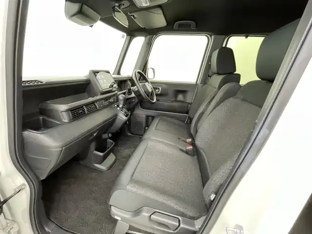 ホンダ Ｎ ＢＯＸ カスタム 熊本県 2024(令6)年 0.9万km プラチナホワイトパール ワンオーナー　/禁煙車　/純正８インチディスプレイオーディオ（ＡｐｐｌＣａｒＰｌａｙ・ＡｎｄｒｏｉｄＡｕｔｏ・ＵＳＢ）/バックカメラ　/ビルトインＥＴＣ　/レーダークルーズコントロール/両側パワースライドドア　/前後クリアランスソナー/衝突軽減ブレーキ/レーンキープアシスト/横滑り防止/アイドリングストップ/前席シートヒーター/電動格納ミラー/純正フロアマット/純正１４インチAW/オートライト/LEDヘッドライト/スマートキー/プッシュスタート