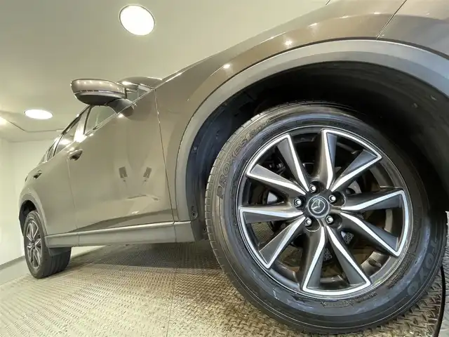 マツダ ＣＸ－５ 20S プロアクティブ 愛知県 2017(平29)年 2.4万km チタニウムフラッシュマイカ 純正ナビ（AM/FM/CD/DVD/BT/USB/ワンセグ）/バックカメラ/ETC/ブラインドスポットモニター/ヘッドアップディスプレイ/衝突被害軽減システム/レーダークルーズコントロール/レーンキープアシスト/コーナーセンサー/横滑り防止装置/アイドリングストップ/オートホールド付電子パーキング/純正アルミホイール/純正フロアマット/オートLEDライト/オートマチックハイビーム/革巻きステアリング/ステアリングスイッチ/スマートキー