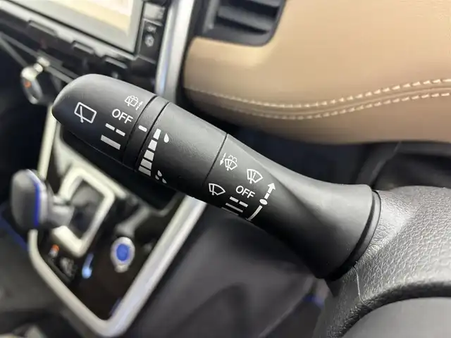 日産 セレナ e－パワー ハイウェイスター V 富山県 2019(令1)年 5.5万km ブリリアントホワイトパール 純正SDナビ/（CD・DVD・BD・BT・MSV・AUX）/フルセグTV/バックカメラ/純正フリップダウンモニター/両側パワースライドドア/ハンズフリースライドドア/クルーズコントロール/衝突軽減ブレーキ/車線逸脱警報/寒冷地仕様/純正ドラレコ/純正ビルトインETC/LEDヘッドライト/フォグライト/オートライト/シートバックテーブル/ハーフレザーシート（茶色）/前席シートヒーター/スマートキー/プッシュスタート/ドアバイザー/ステアリングヒーター/ISOFIX/2列目USB