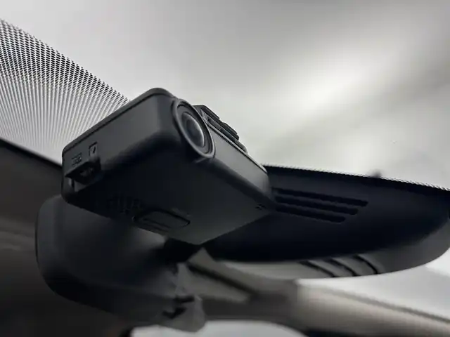 日産 セレナ e－パワー ハイウェイスター V 富山県 2019(令1)年 5.5万km ブリリアントホワイトパール 純正SDナビ/（CD・DVD・BD・BT・MSV・AUX）/フルセグTV/バックカメラ/純正フリップダウンモニター/両側パワースライドドア/ハンズフリースライドドア/クルーズコントロール/衝突軽減ブレーキ/車線逸脱警報/寒冷地仕様/純正ドラレコ/純正ビルトインETC/LEDヘッドライト/フォグライト/オートライト/シートバックテーブル/ハーフレザーシート（茶色）/前席シートヒーター/スマートキー/プッシュスタート/ドアバイザー/ステアリングヒーター/ISOFIX/2列目USB