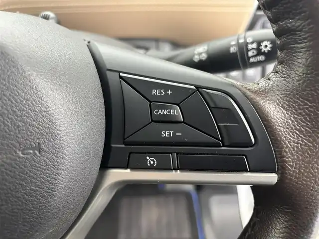 日産 セレナ e－パワー ハイウェイスター V 富山県 2019(令1)年 5.5万km ブリリアントホワイトパール 純正SDナビ/（CD・DVD・BD・BT・MSV・AUX）/フルセグTV/バックカメラ/純正フリップダウンモニター/両側パワースライドドア/ハンズフリースライドドア/クルーズコントロール/衝突軽減ブレーキ/車線逸脱警報/寒冷地仕様/純正ドラレコ/純正ビルトインETC/LEDヘッドライト/フォグライト/オートライト/シートバックテーブル/ハーフレザーシート（茶色）/前席シートヒーター/スマートキー/プッシュスタート/ドアバイザー/ステアリングヒーター/ISOFIX/2列目USB