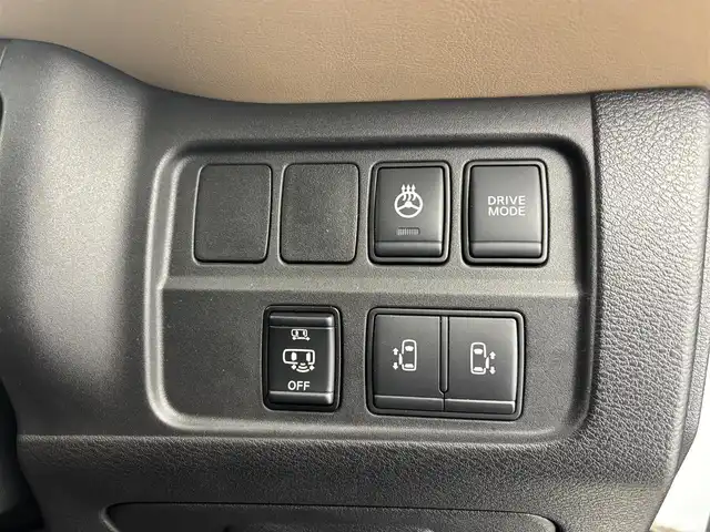 日産 セレナ e－パワー ハイウェイスター V 富山県 2019(令1)年 5.5万km ブリリアントホワイトパール 純正SDナビ/（CD・DVD・BD・BT・MSV・AUX）/フルセグTV/バックカメラ/純正フリップダウンモニター/両側パワースライドドア/ハンズフリースライドドア/クルーズコントロール/衝突軽減ブレーキ/車線逸脱警報/寒冷地仕様/純正ドラレコ/純正ビルトインETC/LEDヘッドライト/フォグライト/オートライト/シートバックテーブル/ハーフレザーシート（茶色）/前席シートヒーター/スマートキー/プッシュスタート/ドアバイザー/ステアリングヒーター/ISOFIX/2列目USB