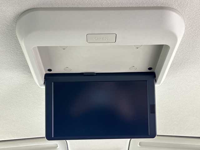 日産 セレナ e－パワー ハイウェイスター V 佐賀県 2019(令1)年 5.5万km ブリリアントホワイトパール 純正9インチナビ/フルセグTV/CD/DVD/Bluetooth/バックカメラ/純正11インチフリップダウンモニター/衝突被害軽減システム/クルーズコントロール/車線逸脱警報/横滑り防止装置/寒冷地仕様/オートライト/オートマチックハイビーム/LEDヘッドライト/フォグライト/純正前方ドラレコ/ビルトインETC/両側パワースライドドア/ハンズフリースライドドア/ステアリングヒーター/運転席・助手席側シートバックテーブル/後席サンシェード/ハーフレザーシート（茶色）/前席シートヒーター/ISOFIX対応シート/純正フロアマット/純正15インチアルミホイール/スマートキー×２/プッシュスタート/ドアバイザー