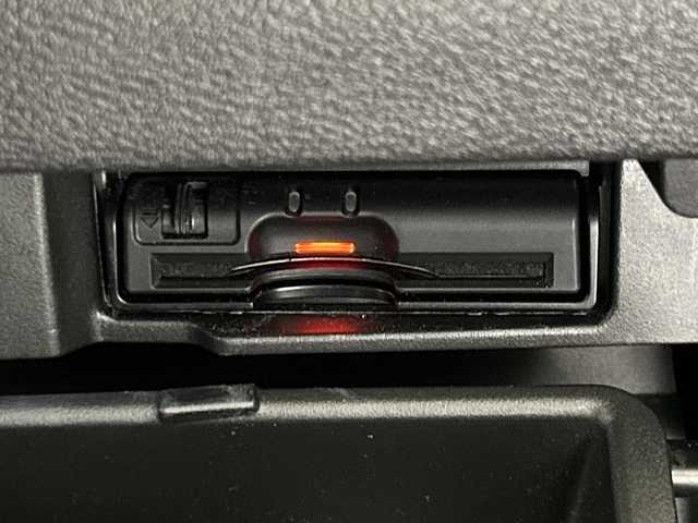 日産 セレナ e－パワー ハイウェイスター V 佐賀県 2019(令1)年 5.5万km ブリリアントホワイトパール 純正9インチナビ/フルセグTV/CD/DVD/Bluetooth/バックカメラ/純正11インチフリップダウンモニター/衝突被害軽減システム/クルーズコントロール/車線逸脱警報/横滑り防止装置/寒冷地仕様/オートライト/オートマチックハイビーム/LEDヘッドライト/フォグライト/純正前方ドラレコ/ビルトインETC/両側パワースライドドア/ハンズフリースライドドア/ステアリングヒーター/運転席・助手席側シートバックテーブル/後席サンシェード/ハーフレザーシート（茶色）/前席シートヒーター/ISOFIX対応シート/純正フロアマット/純正15インチアルミホイール/スマートキー×２/プッシュスタート/ドアバイザー