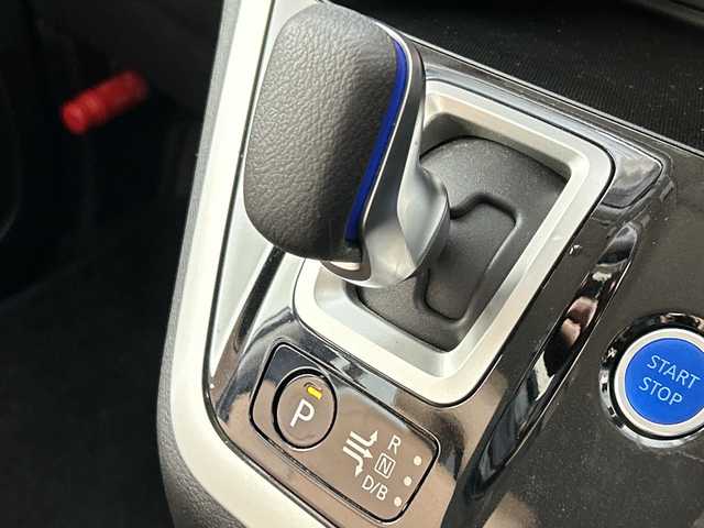 日産 セレナ e－パワー ハイウェイスター V 佐賀県 2019(令1)年 5.5万km ブリリアントホワイトパール 純正9インチナビ/フルセグTV/CD/DVD/Bluetooth/バックカメラ/純正11インチフリップダウンモニター/衝突被害軽減システム/クルーズコントロール/車線逸脱警報/横滑り防止装置/寒冷地仕様/オートライト/オートマチックハイビーム/LEDヘッドライト/フォグライト/純正前方ドラレコ/ビルトインETC/両側パワースライドドア/ハンズフリースライドドア/ステアリングヒーター/運転席・助手席側シートバックテーブル/後席サンシェード/ハーフレザーシート（茶色）/前席シートヒーター/ISOFIX対応シート/純正フロアマット/純正15インチアルミホイール/スマートキー×２/プッシュスタート/ドアバイザー