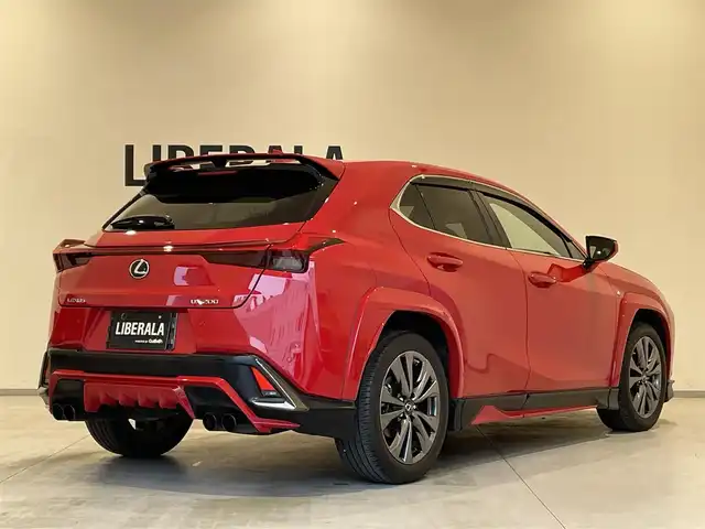 レクサス ＵＸ 200 Fスポーツ 熊本県 2020(令2)年 1.5万km マダーレッド ・スマートキー/・プッシュスタート/・サンルーフ/・プリクラッシュセーフティ/・レーンデパーチャーアラート/・ロードサインインフォメーション/・ブラインドスポットモニター/・先行車発進告知/・赤/黒革シート/・前席パワーシート/・前席シートヒーター /・ハンドルヒーター /・純正メモリナビ/　【BD・Bluetooth・USB・SD・AUX・MSV】/・フルセグTV/・全方位カメラ/・ETC2.0/・ドライブレコーダー(前後録画)/・TRDエアロ/・TRDマフラー/・LEDヘッドランプ/・LEDフォグランプ/・純正マット