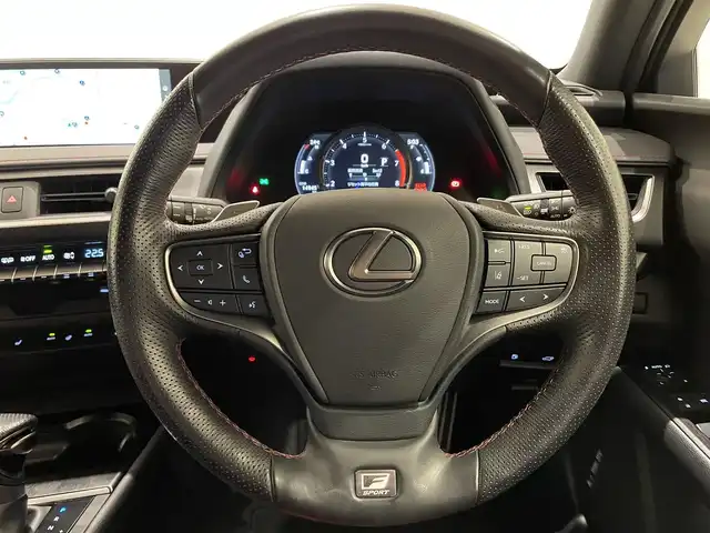 レクサス ＵＸ 200 Fスポーツ 熊本県 2020(令2)年 1.5万km マダーレッド ・スマートキー/・プッシュスタート/・サンルーフ/・プリクラッシュセーフティ/・レーンデパーチャーアラート/・ロードサインインフォメーション/・ブラインドスポットモニター/・先行車発進告知/・赤/黒革シート/・前席パワーシート/・前席シートヒーター /・ハンドルヒーター /・純正メモリナビ/　【BD・Bluetooth・USB・SD・AUX・MSV】/・フルセグTV/・全方位カメラ/・ETC2.0/・ドライブレコーダー(前後録画)/・TRDエアロ/・TRDマフラー/・LEDヘッドランプ/・LEDフォグランプ/・純正マット