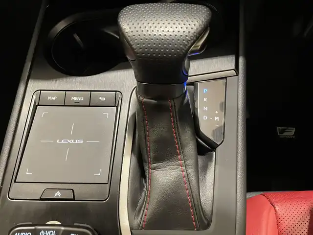 レクサス ＵＸ 200 Fスポーツ 熊本県 2020(令2)年 1.5万km マダーレッド ・スマートキー/・プッシュスタート/・サンルーフ/・プリクラッシュセーフティ/・レーンデパーチャーアラート/・ロードサインインフォメーション/・ブラインドスポットモニター/・先行車発進告知/・赤/黒革シート/・前席パワーシート/・前席シートヒーター /・ハンドルヒーター /・純正メモリナビ/　【BD・Bluetooth・USB・SD・AUX・MSV】/・フルセグTV/・全方位カメラ/・ETC2.0/・ドライブレコーダー(前後録画)/・TRDエアロ/・TRDマフラー/・LEDヘッドランプ/・LEDフォグランプ/・純正マット