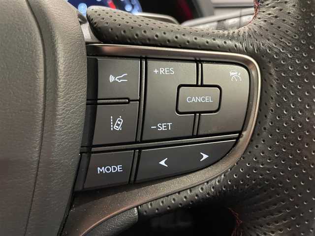 レクサス ＵＸ 200 Fスポーツ 熊本県 2020(令2)年 1.5万km マダーレッド ・スマートキー/・プッシュスタート/・サンルーフ/・プリクラッシュセーフティ/・レーンデパーチャーアラート/・ロードサインインフォメーション/・ブラインドスポットモニター/・先行車発進告知/・赤/黒革シート/・前席パワーシート/・前席シートヒーター /・ハンドルヒーター /・純正メモリナビ/　【BD・Bluetooth・USB・SD・AUX・MSV】/・フルセグTV/・全方位カメラ/・ETC2.0/・ドライブレコーダー(前後録画)/・TRDエアロ/・TRDマフラー/・LEDヘッドランプ/・LEDフォグランプ/・純正マット