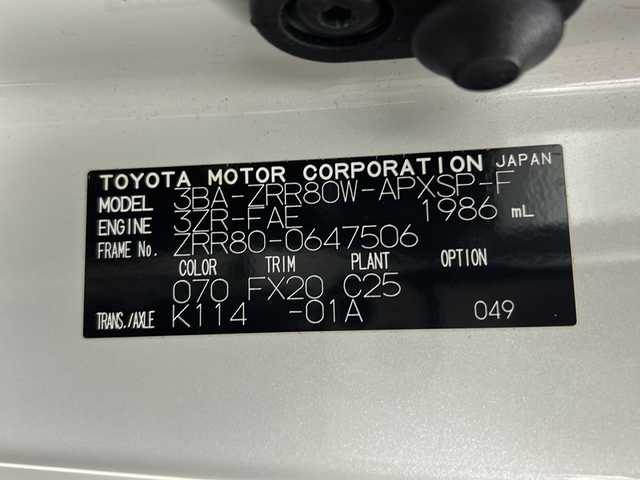 トヨタ ノア Si ダブルバイビーⅢ 三重県 2020(令2)年 4.3万km ホワイトパールクリスタルシャイン 純正9インチナビ/　フルセグTV/CD/DVD/Bluetooth/純正後席モニター/バックカメラ/両側パワースライドドア/トヨタセーフティセンス/　衝突軽減ブレーキシステム/　オートハイビーム/　レーンキープアシストシステム/前後ドラレコ/純正ヘッドライト/オートライト/ビルトインETC/ステアリングスイッチ/クルーズコントロール/スペアタイヤ